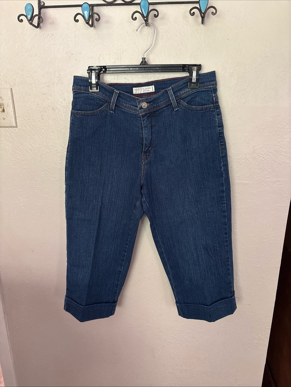 Levi's perfectly slimming 548 Dark Blue Cropped Capri Jeans size 10